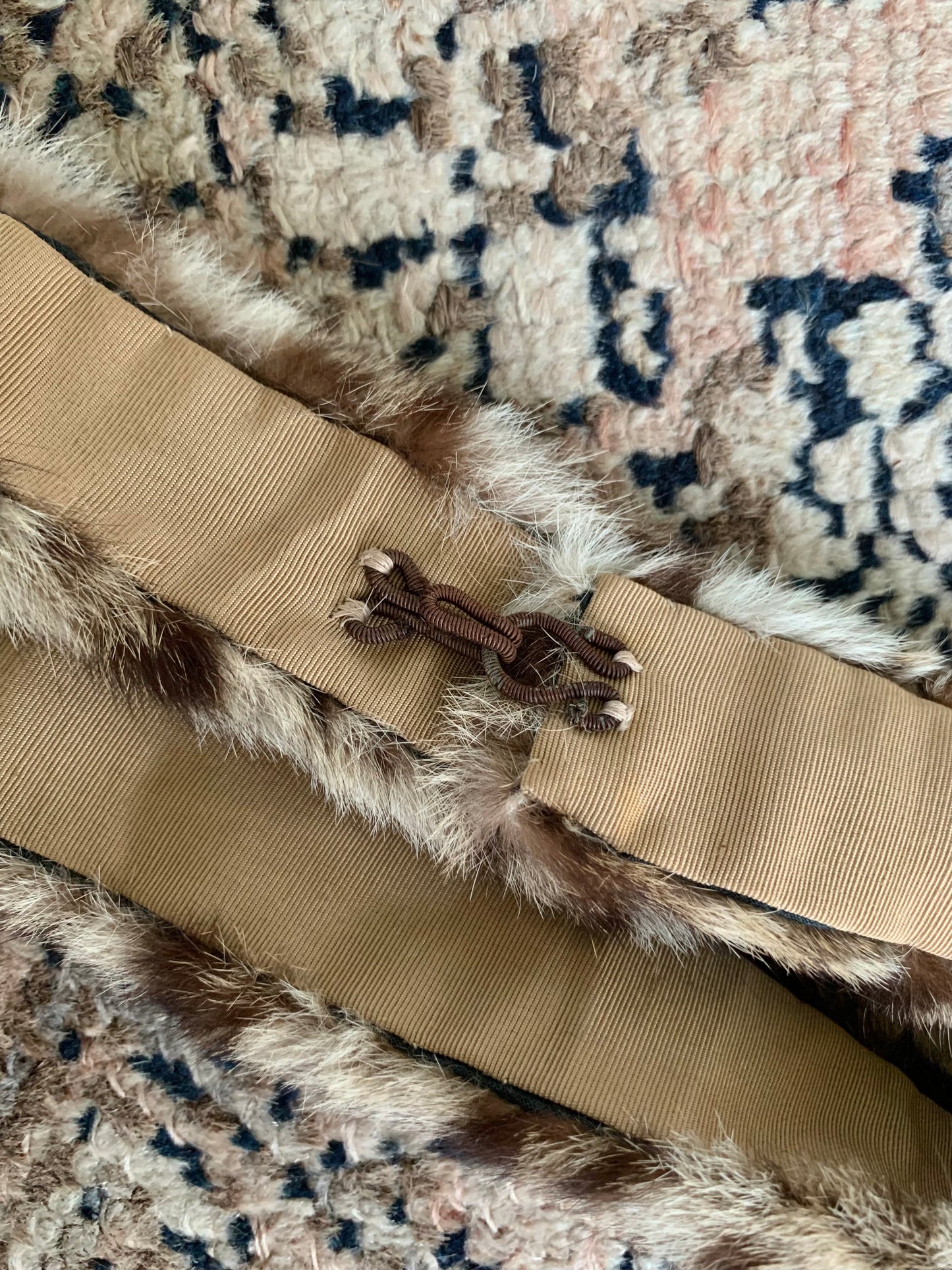 Vintage retro fur belt