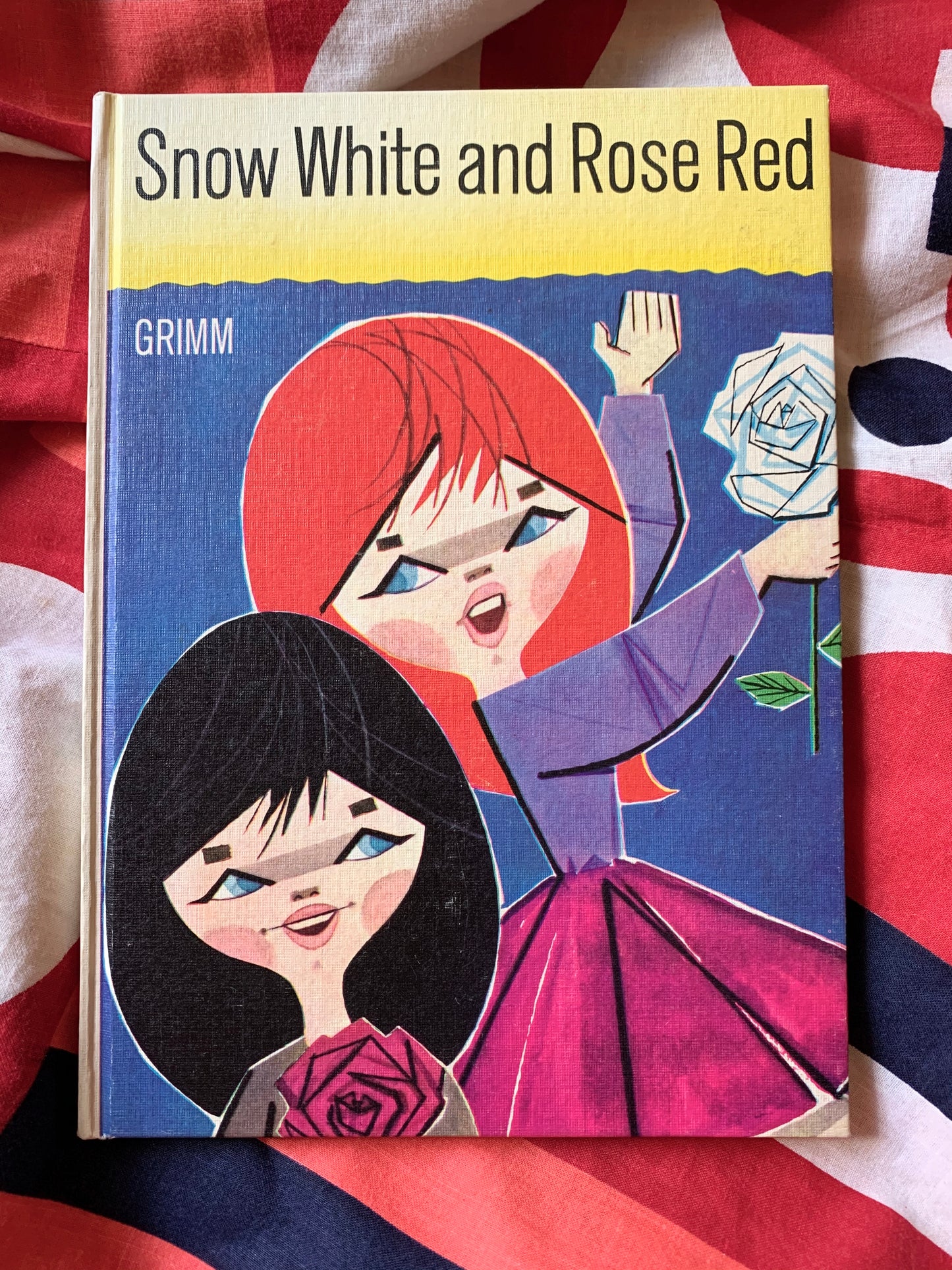 Vintage 60s Snow White and Rose Red book