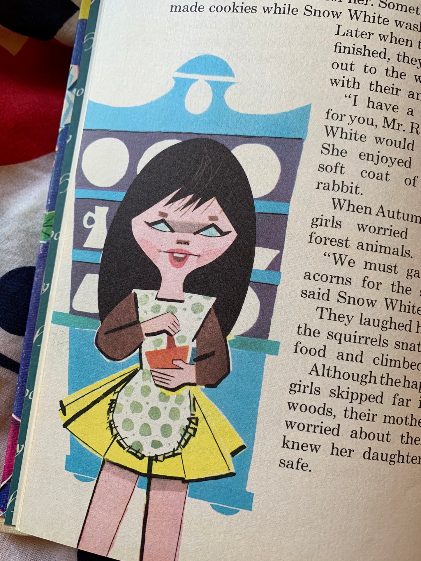 Vintage 60s Snow White and Rose Red book