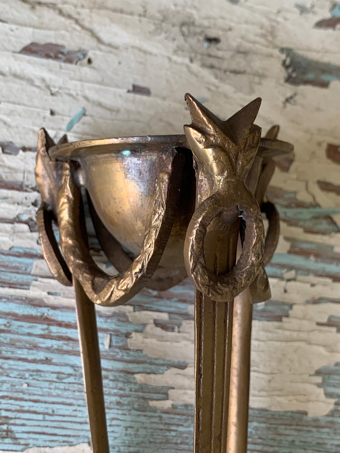 Vintage mini ram head stand