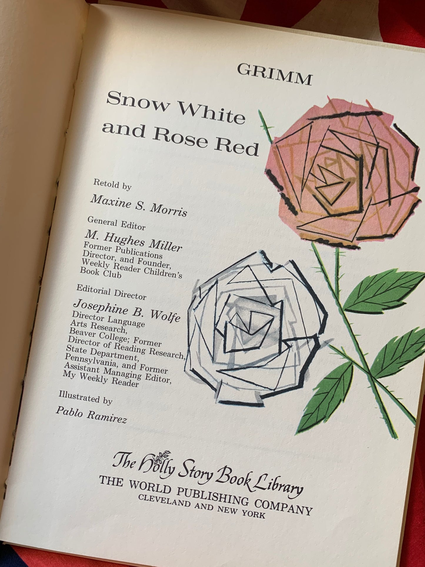 Vintage 60s Snow White and Rose Red book
