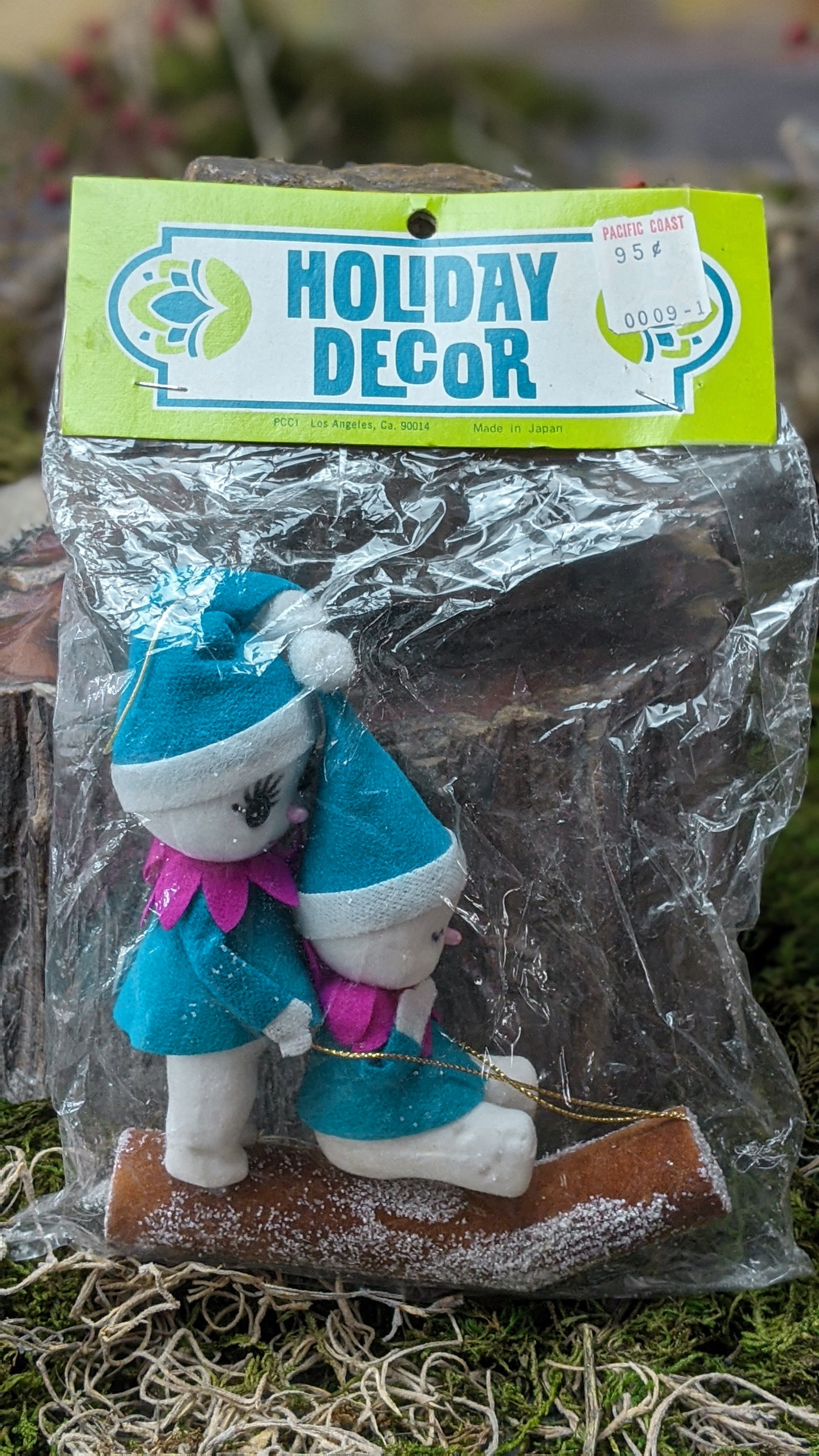 Vintage snow pixies decoration in package